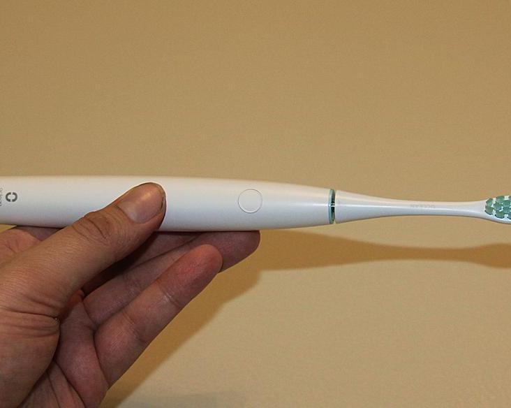 «Умная» щетка Oclean Air не оставит шанса зубному налету
