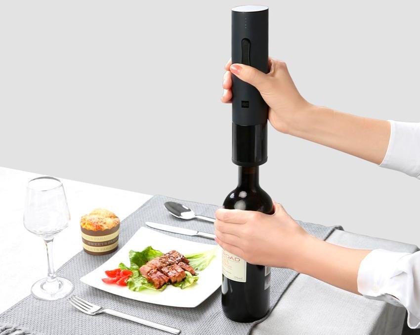Электрический штопор Xiaomi HuoHou Wine Electric Bottle Opener с подсветкой и суперспособностями — Обзор