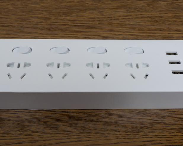 Удлинитель Xiaomi на 4 универсальных розетки и 3 USB