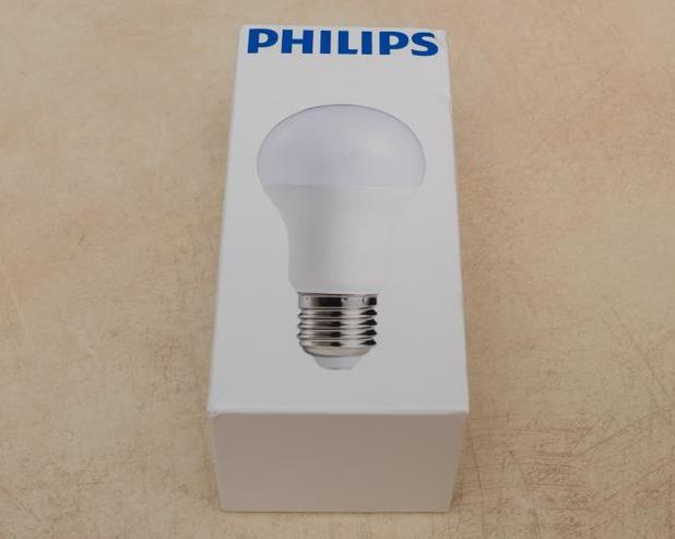 Обзор смарт LED лампы Philips, сравнение с Yeelight